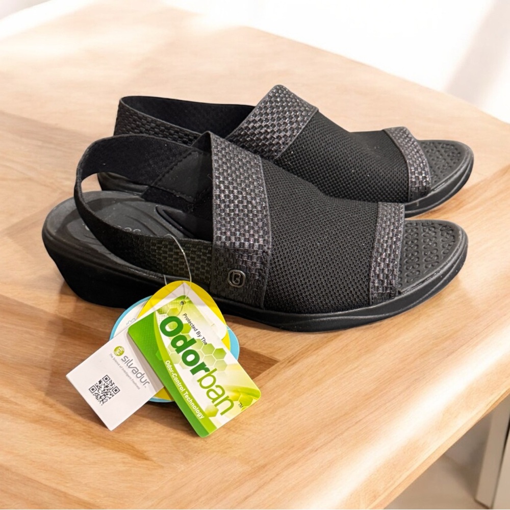 Bzees Black Molly sandals size 8